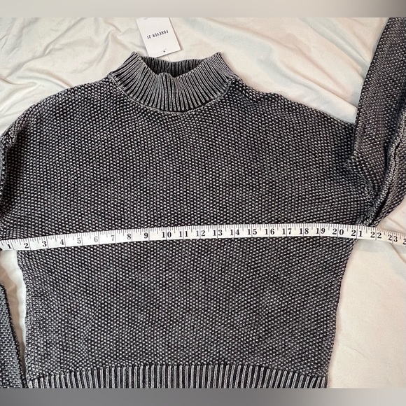 NWT Forever21 Gray Cropped Mock Neck Sweater - Picture 3 of 5